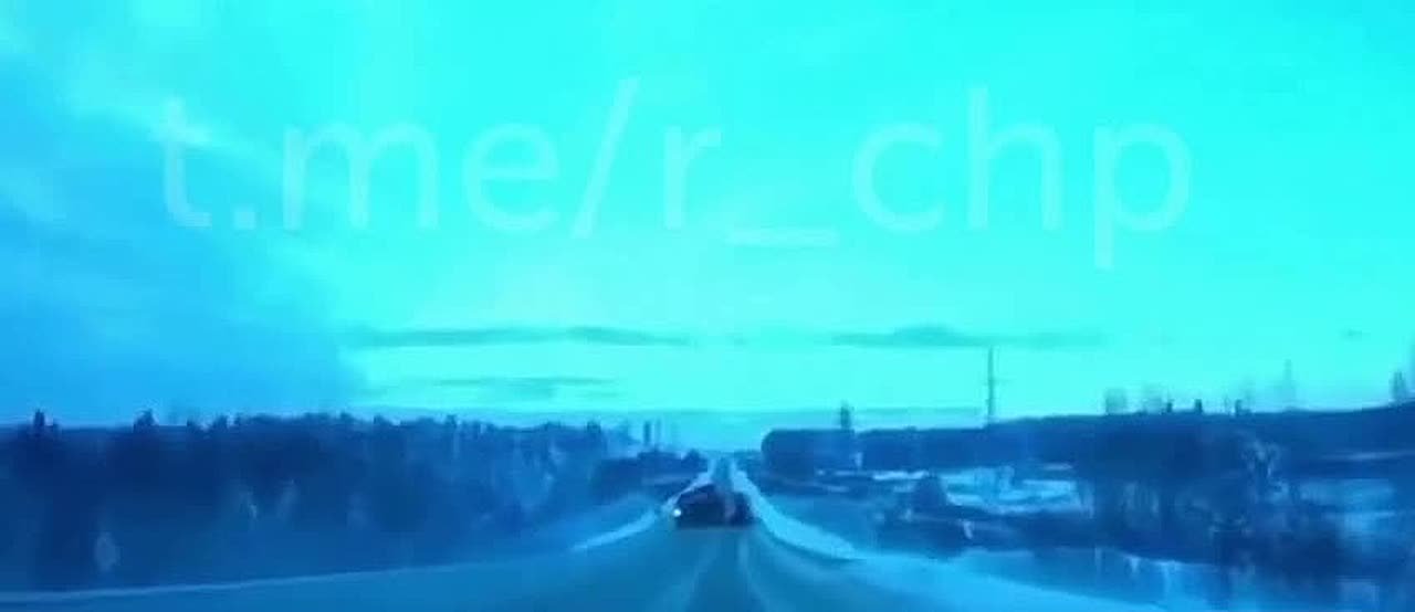 Под Нефтеюганском бензовоз взорвался после столкновения с фурой: