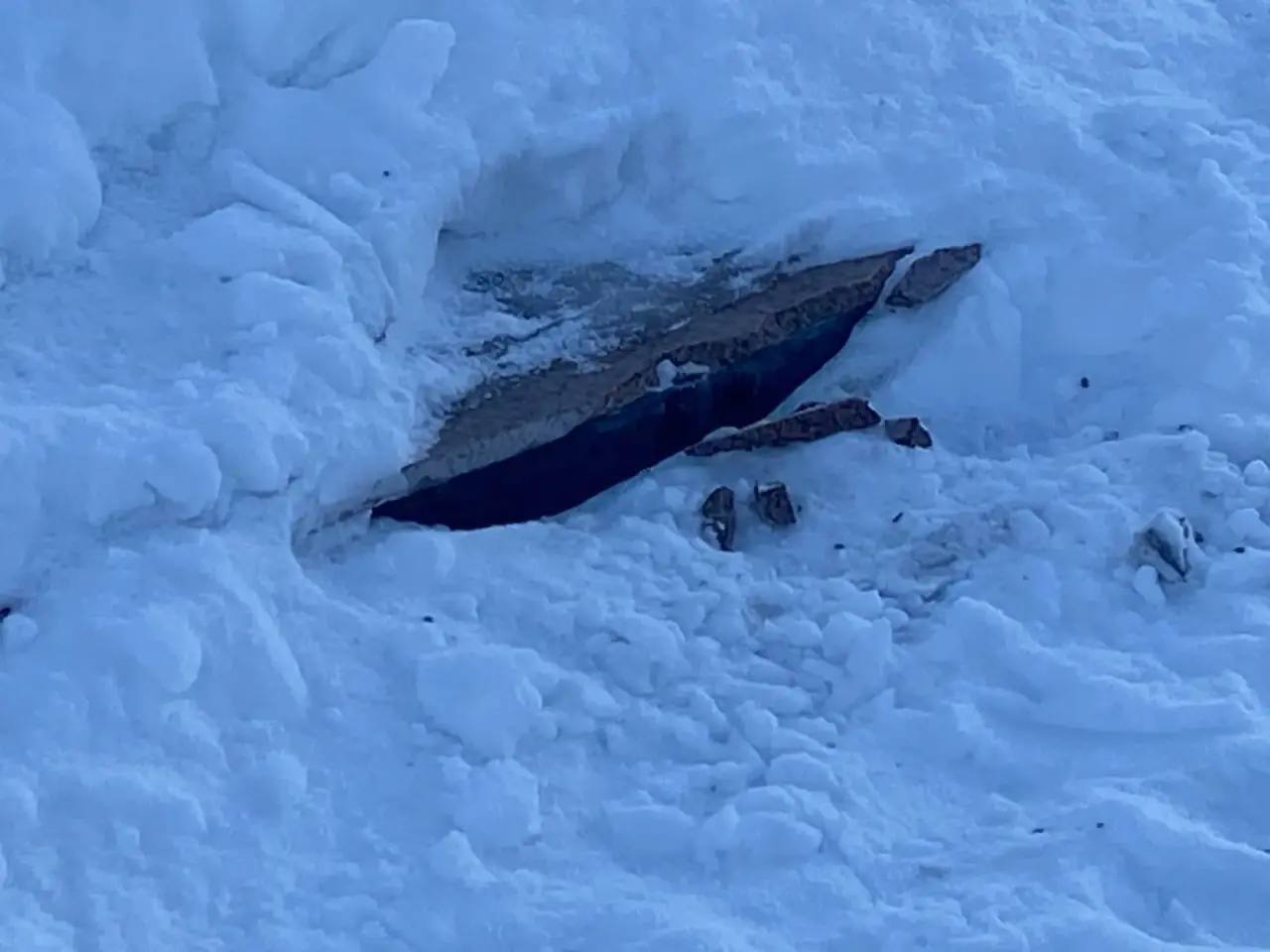 Повреждение гранитной плитки на памятнике «Верным сынам Отечества» Повреждение гранитной плитки на памятнике «Верным сынам Отечества»