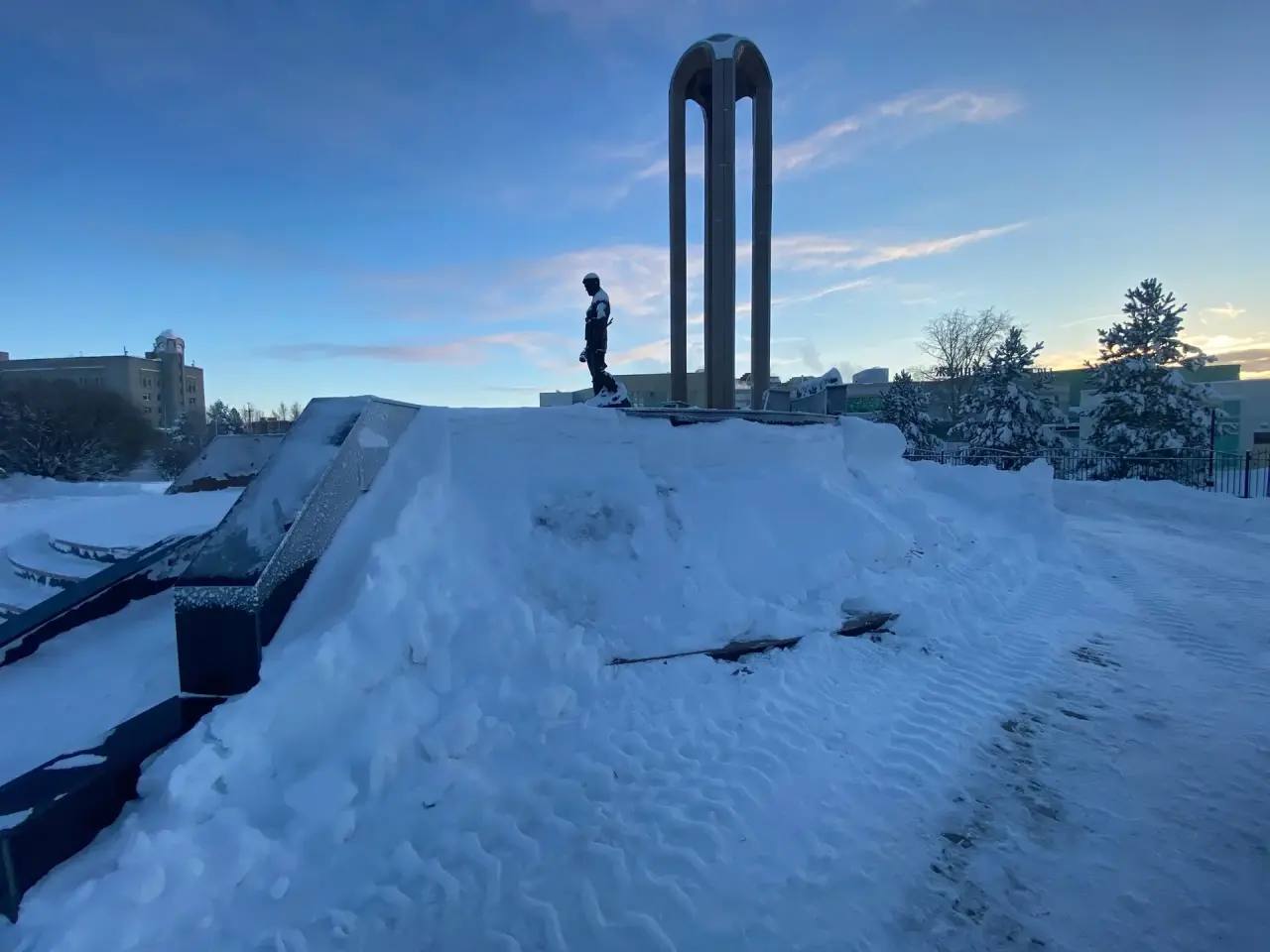 Повреждение гранитной плитки на памятнике «Верным сынам Отечества»
