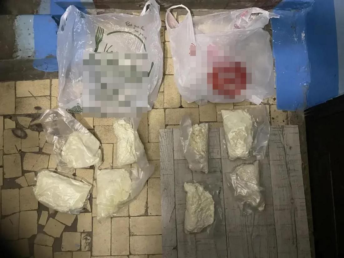 В Сургуте полицейские пресекли сбыт синтетики в особо крупном размере