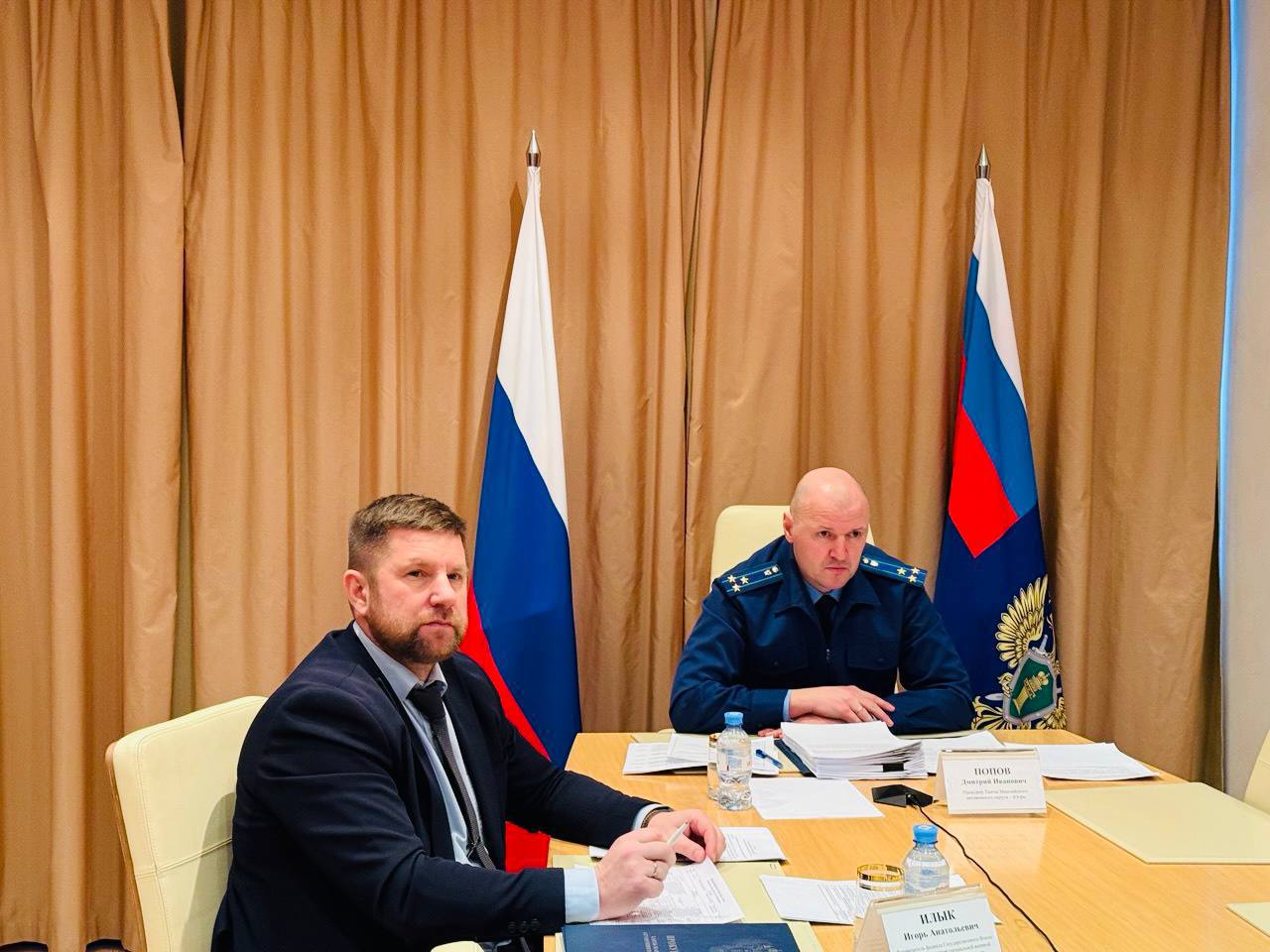 Прокурор округа Дмитрий Попов в режиме видеоконференцсвязи провел личный прием жителей городов Пыть-Яха, Нефтеюганска и Нефтеюганского района, а также участников СВО и членов их семей с руководителем филиала Фонда «Защитники...