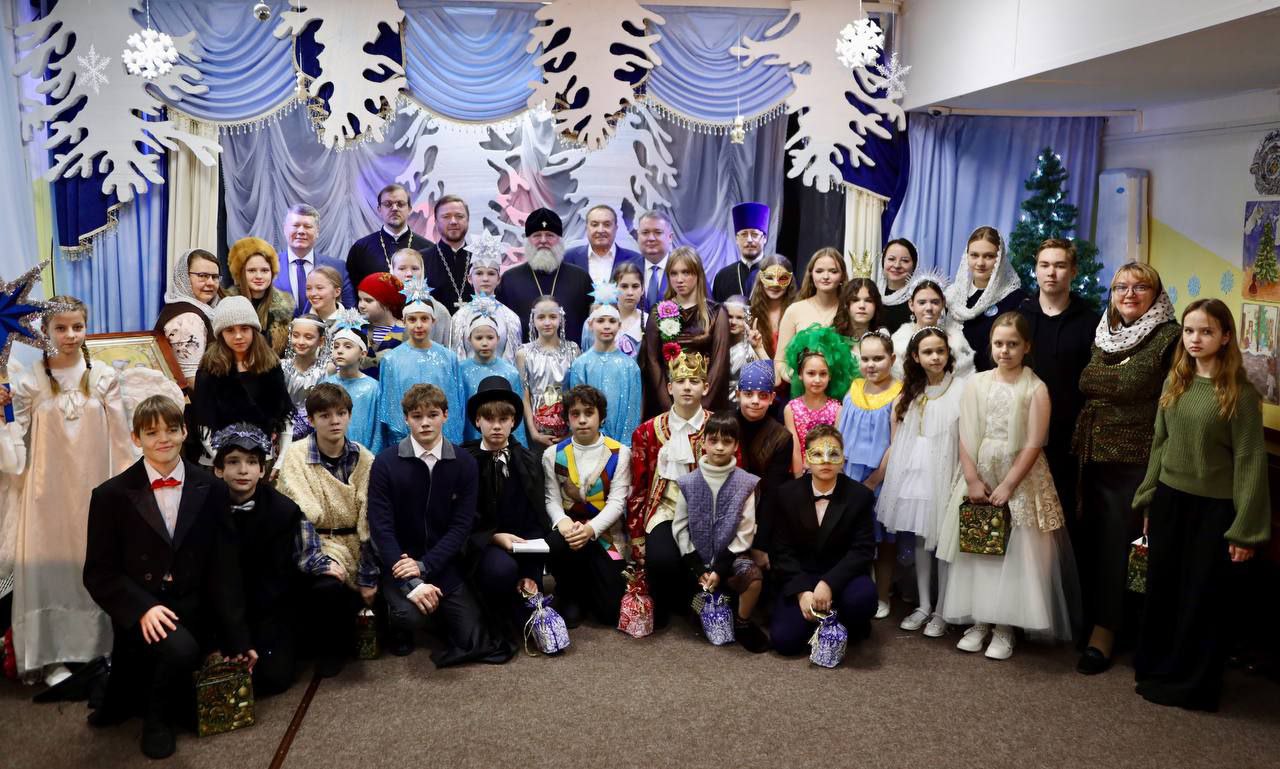 Дмитрий Кощенко: Вместе с владыкой Павлом посетили спектакль «Снежная Королева» в православной гимназии