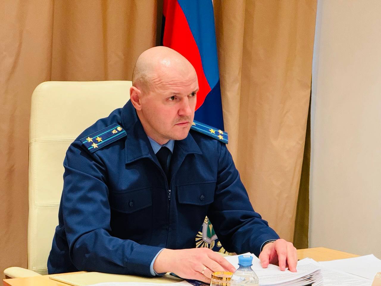 Прокурор округа Дмитрий Попов в режиме видеоконференцсвязи провел личный прием жителей городов Пыть-Яха, Нефтеюганска и Нефтеюганского района, а также участников СВО и членов их семей с руководителем филиала Фонда «Защитники... Прокурор округа Дмитрий Попов в режиме видеоконференцсвязи провел личный прием жителей городов Пыть-Яха, Нефтеюганска и Нефтеюганского района, а также участников СВО и членов их семей с руководителем филиала Фонда «Защитники...