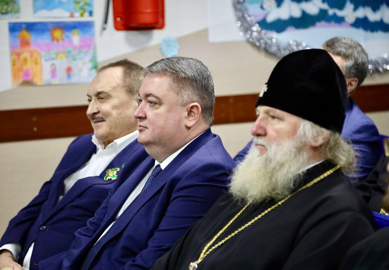 Дмитрий Кощенко: Вместе с владыкой Павлом посетили спектакль «Снежная Королева» в православной гимназии Дмитрий Кощенко: Вместе с владыкой Павлом посетили спектакль «Снежная Королева» в православной гимназии