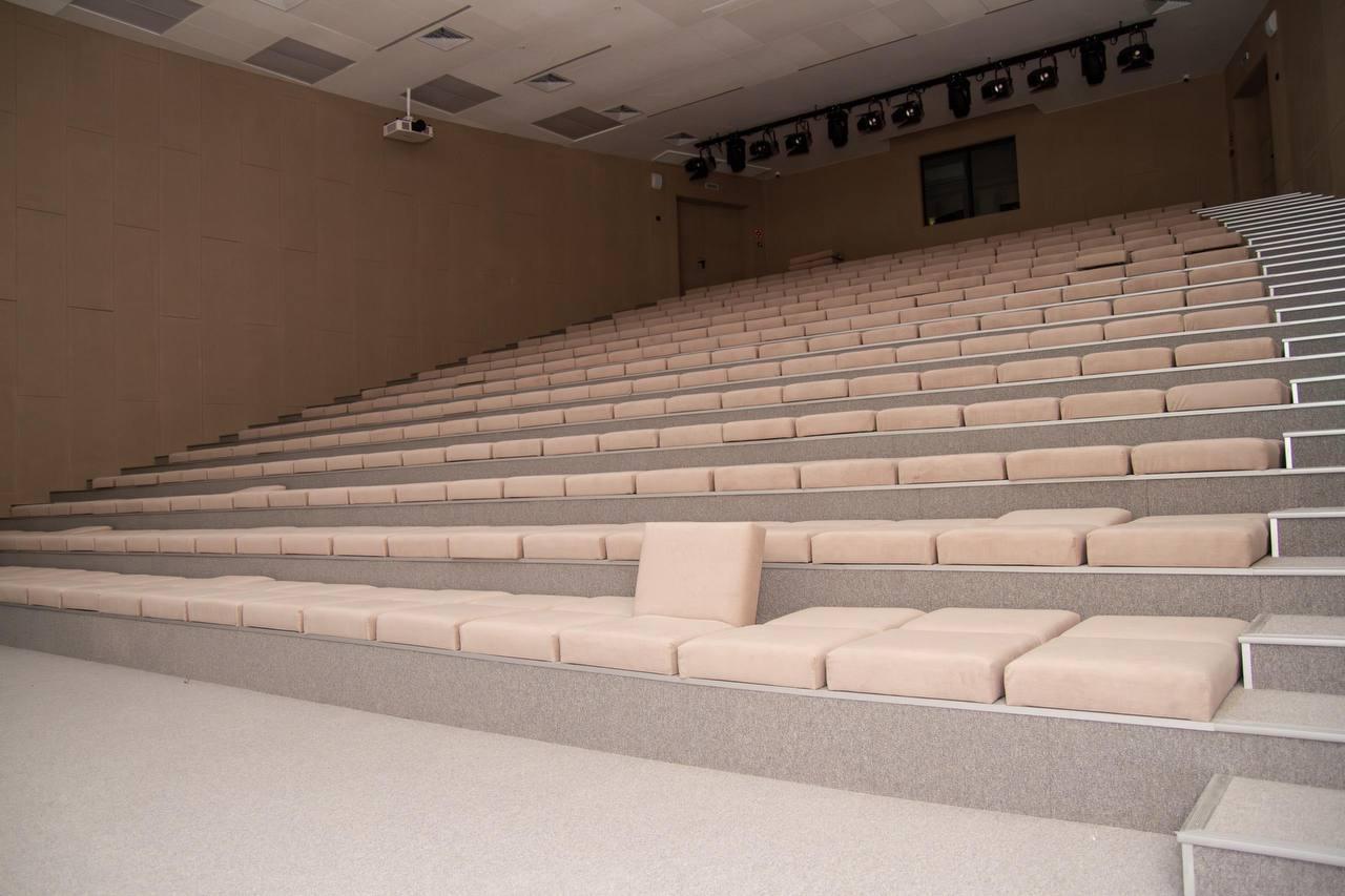 В Ханты-Мансийске ввели в эксплуатацию IT-лицей В Ханты-Мансийске ввели в эксплуатацию IT-лицей