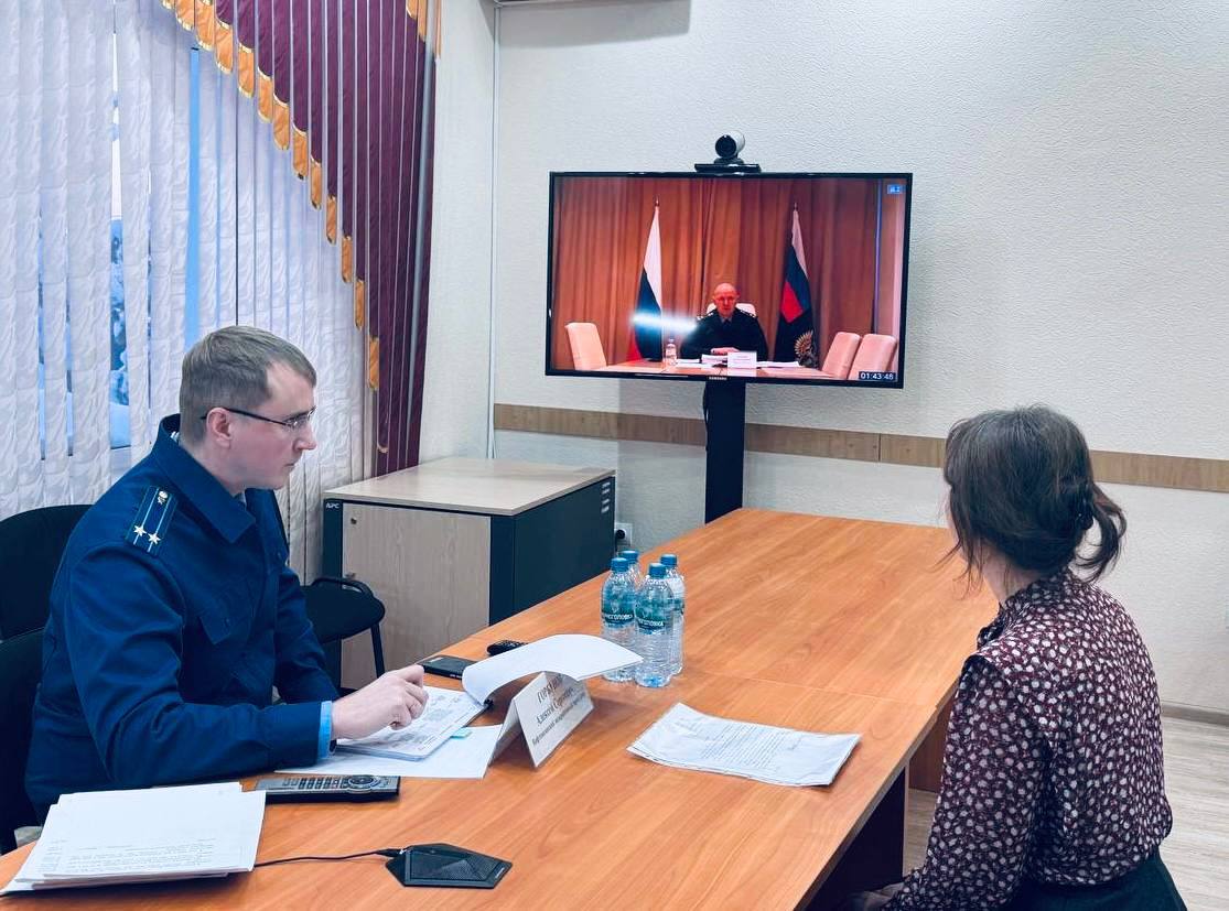 Прокурор округа Дмитрий Попов в режиме видеоконференцсвязи провел личный прием жителей городов Пыть-Яха, Нефтеюганска и Нефтеюганского района, а также участников СВО и членов их семей с руководителем филиала Фонда «Защитники... Прокурор округа Дмитрий Попов в режиме видеоконференцсвязи провел личный прием жителей городов Пыть-Яха, Нефтеюганска и Нефтеюганского района, а также участников СВО и членов их семей с руководителем филиала Фонда «Защитники...