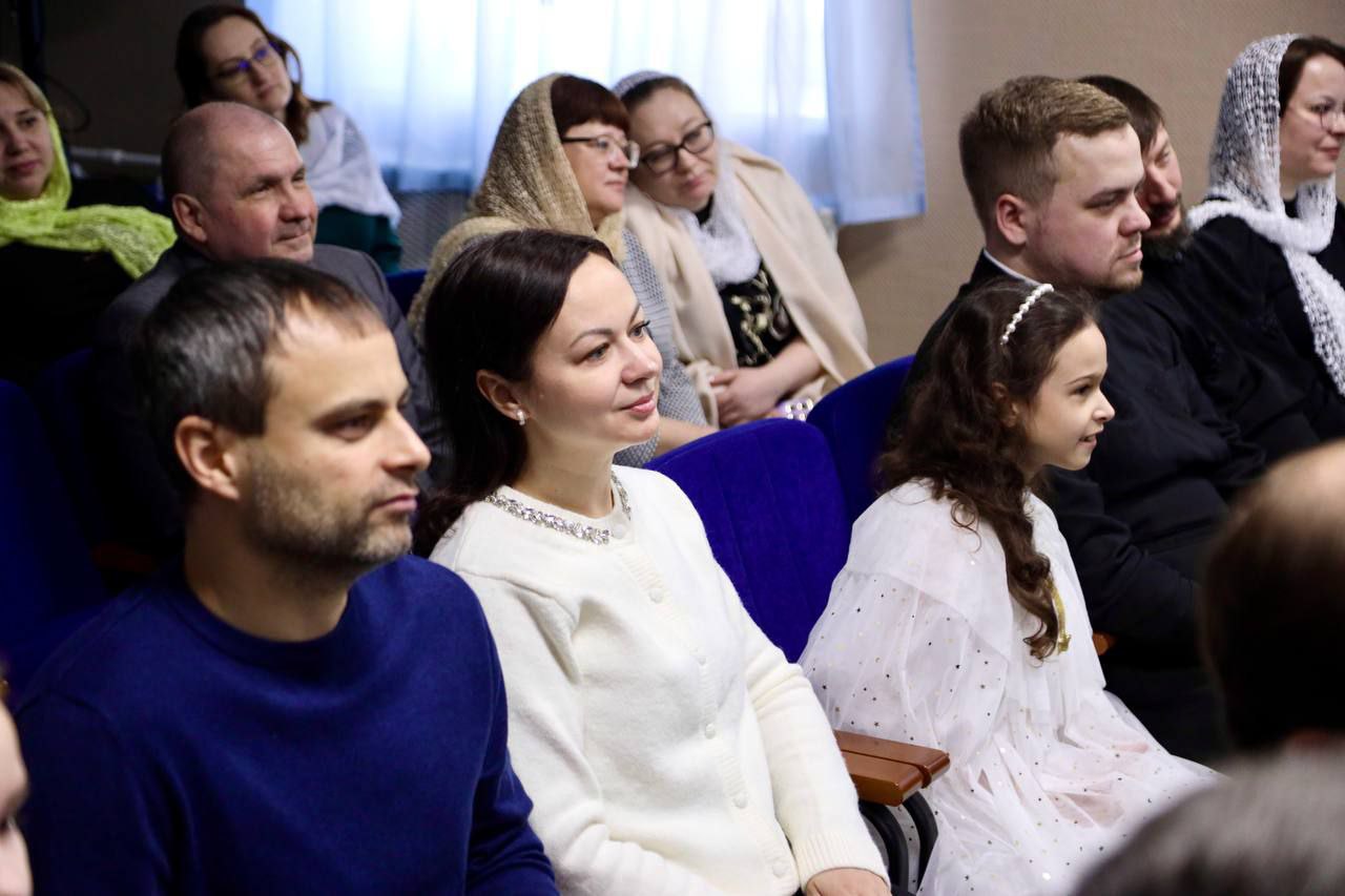 Дмитрий Кощенко: Вместе с владыкой Павлом посетили спектакль «Снежная Королева» в православной гимназии Дмитрий Кощенко: Вместе с владыкой Павлом посетили спектакль «Снежная Королева» в православной гимназии