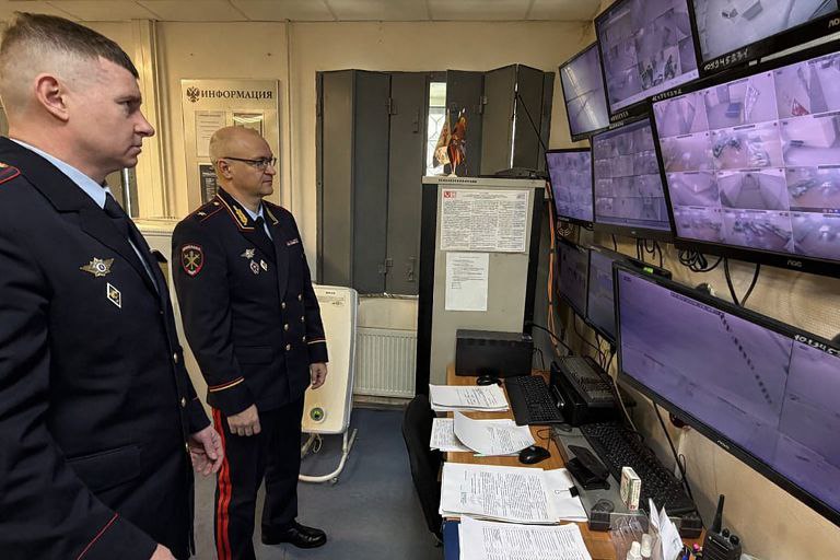 Главный полицейский Югры Сергей Ветохин проверил работу УМВД России по г. Сургуту Главный полицейский Югры Сергей Ветохин проверил работу УМВД России по г. Сургуту