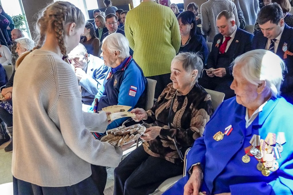 В Ханты-Мансийске депутаты «Единой России» встретились с блокадниками В Ханты-Мансийске депутаты «Единой России» встретились с блокадниками