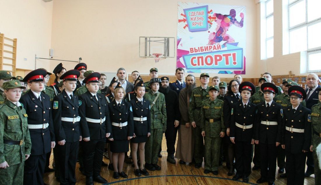 В Белоярском полицейские и общественники приняли участие в церемонии принесения присяги кадетами СОШ №1 В Белоярском полицейские и общественники приняли участие в церемонии принесения присяги кадетами СОШ №1