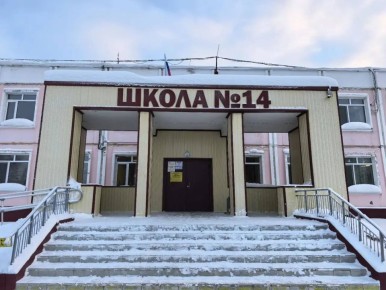 Глава города Нефтеюганска Юрий Чекунов проверил ход ремонтных работ в 14 школе