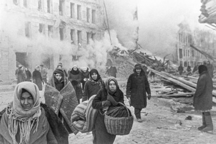 Губернатор Югры поздравил ветеранов и блокадников с 82-й годовщиной освобождения Ленинграда от фашистской блокады