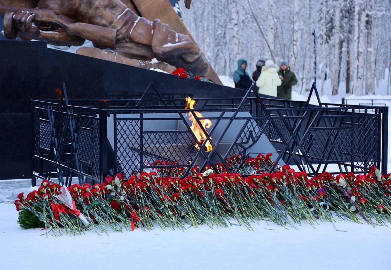 Дмитрий Кощенко: Сегодня, в день 82-й годовщины полного освобождения Ленинграда от фашистской блокады, вместе с жителями города возложил цветы к памятнику воинам-землякам, павшим в годы Великой Отечественной войны Дмитрий Кощенко: Сегодня, в день 82-й годовщины полного освобождения Ленинграда от фашистской блокады, вместе с жителями города возложил цветы к памятнику воинам-землякам, павшим в годы Великой Отечественной войны
