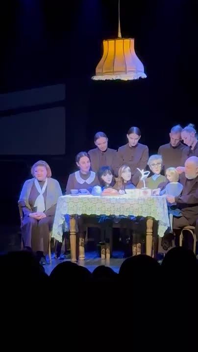 На протяжении нескольких лет Нижневартовский театр юного зрителя показывает трогательный спектакль «Дневник ленинградской школьницы»