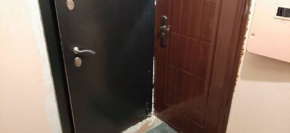 Теперь соседи могут обязать владельцев квартир убрать входную дверь, если она не соответствует проектной документации