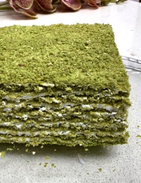 Изумрудный шпинатный торт с медовым акцентом и лёгкой пропиткой
