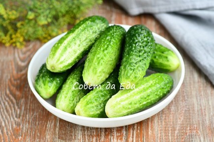 Необычный способ приготовления малосольных огурцов за один час