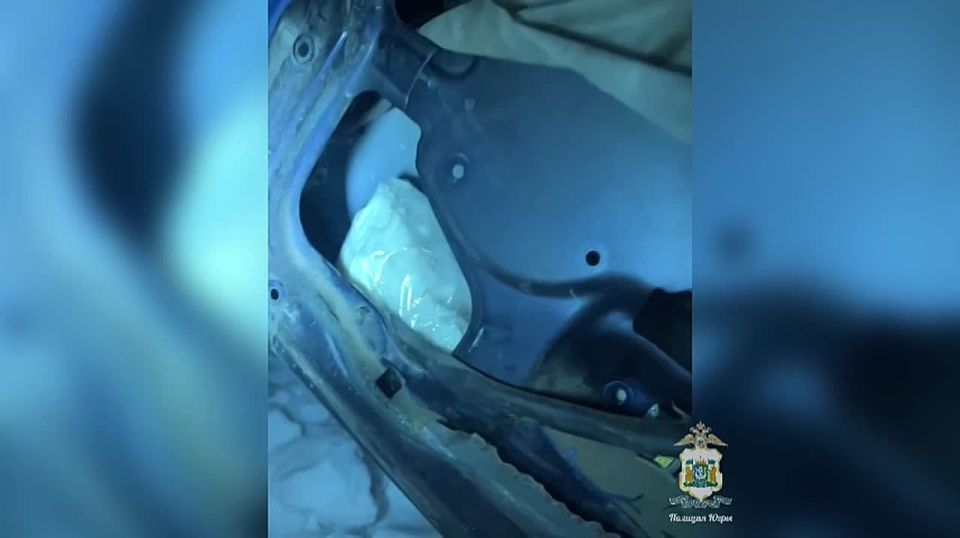 Криминальное турне наркокурьера, перевозившего 4 кг «соли» в нише двери иномарки, пресекла полиция Югры