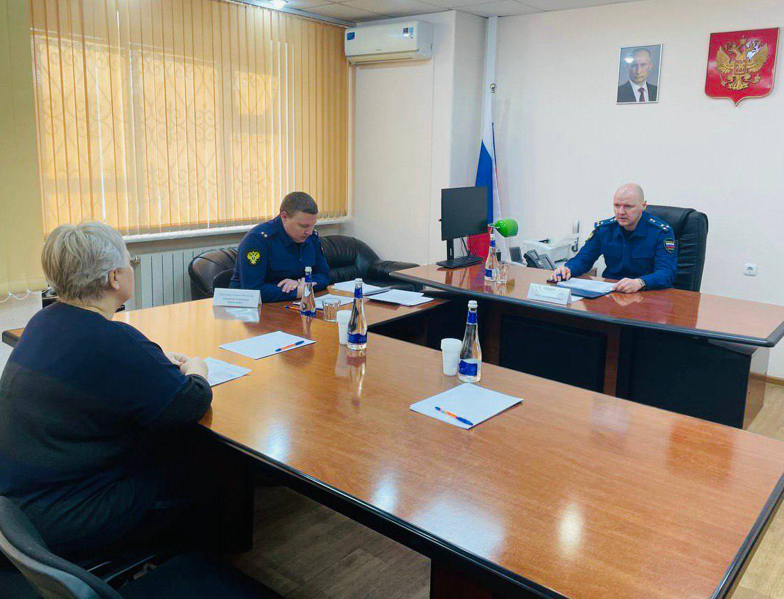 Прокурор Югры Дмитрий Попов провел личный прием жителей города Мегиона Прокурор Югры Дмитрий Попов провел личный прием жителей города Мегиона
