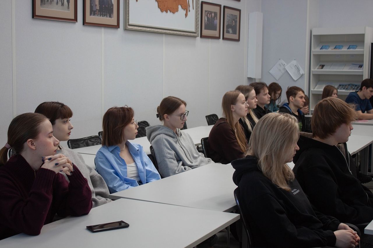 Сотрудники следственного управления рассказали студентам СурГУ, как научный прогресс помогает в расследовании преступлений Сотрудники следственного управления рассказали студентам СурГУ, как научный прогресс помогает в расследовании преступлений