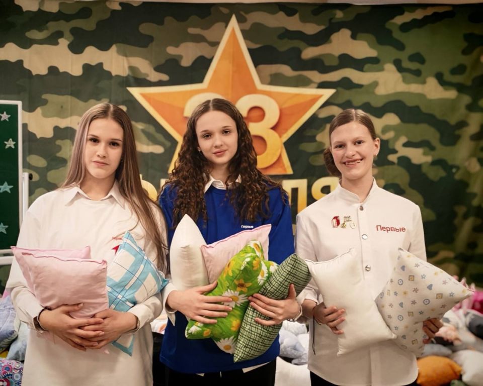 Ученики гимназии №2 собрали груз гуманитарной помощи – это больше тысячи подушек