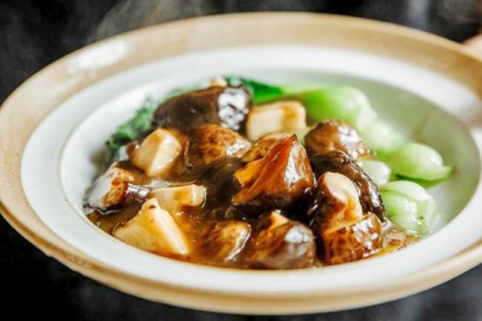 Тушёные шиитаке с бок-чой: простое кулинарное искусство из Китая