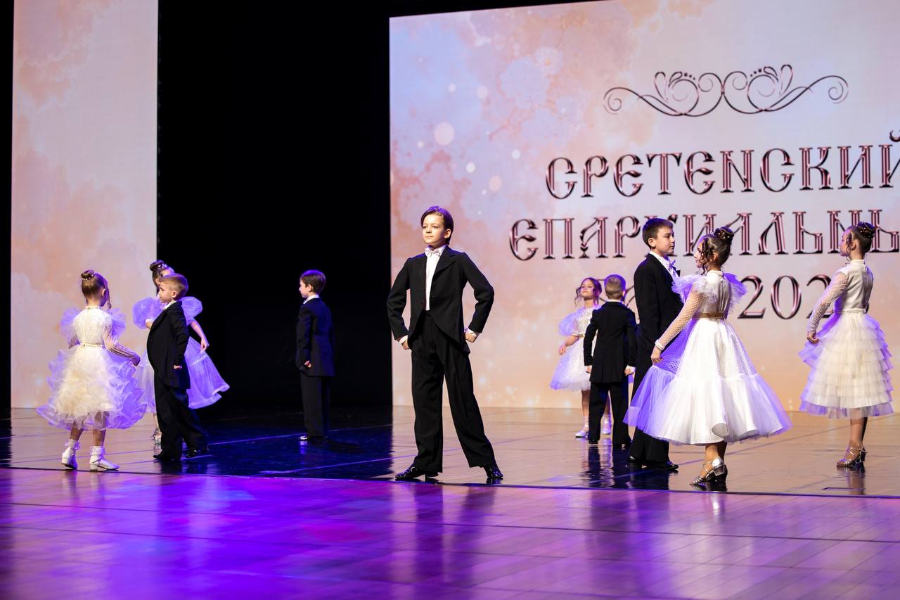 В Ханты-Мансийске состоялся ежегодный Епархиальный Сретенский бал В Ханты-Мансийске состоялся ежегодный Епархиальный Сретенский бал