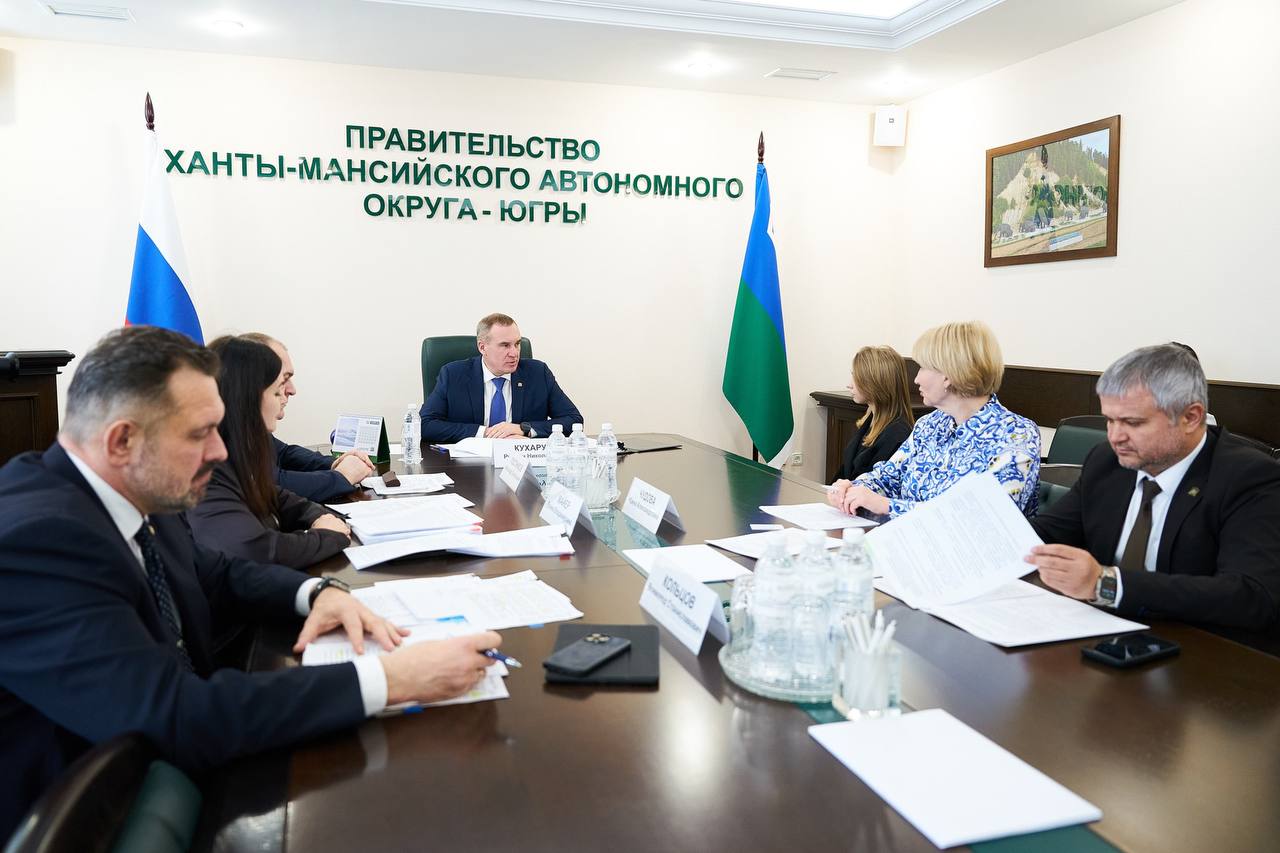 Глава ХМАО провел личный прием югорчан по поручению президента Владимира Путина Глава ХМАО провел личный прием югорчан по поручению президента Владимира Путина