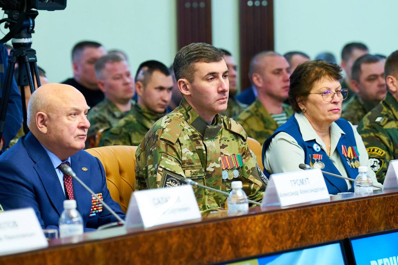 Руслан Кухарук встретился с ветеранами СВО накануне Дня защитника Отечества Руслан Кухарук встретился с ветеранами СВО накануне Дня защитника Отечества