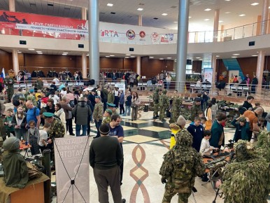 В Нефтеюганске развернули выставку вооружений, применяемых в ходе проведения СВО