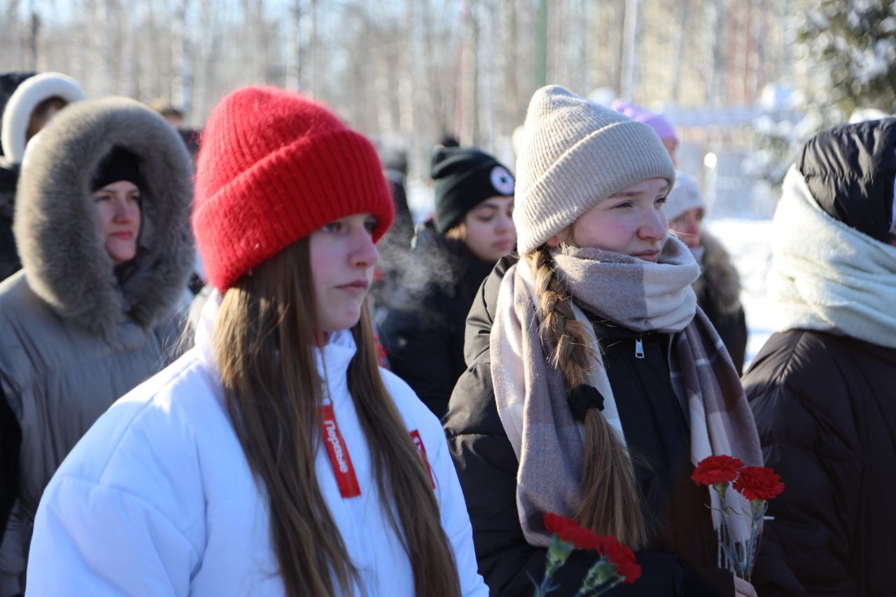 Дмитрий Кощенко: В День защитника Отечества с волнением и безграничной благодарностью принял участие в церемонии возложения цветов к мемориалу «Воинам-землякам, погибшим в годы Великой Отечественной войны» Дмитрий Кощенко: В День защитника Отечества с волнением и безграничной благодарностью принял участие в церемонии возложения цветов к мемориалу «Воинам-землякам, погибшим в годы Великой Отечественной войны»