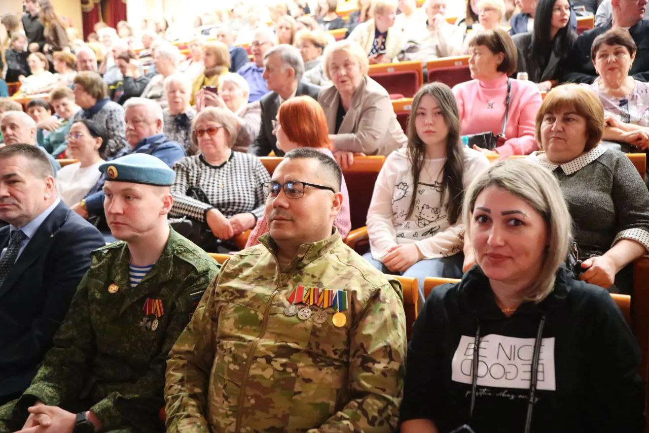 Дмитрий Кощенко: С особым чувством посетил торжественный концерт во Дворце Искусств под названием «Есть такая профессия», посвященный Дню защитника Отечества Дмитрий Кощенко: С особым чувством посетил торжественный концерт во Дворце Искусств под названием «Есть такая профессия», посвященный Дню защитника Отечества