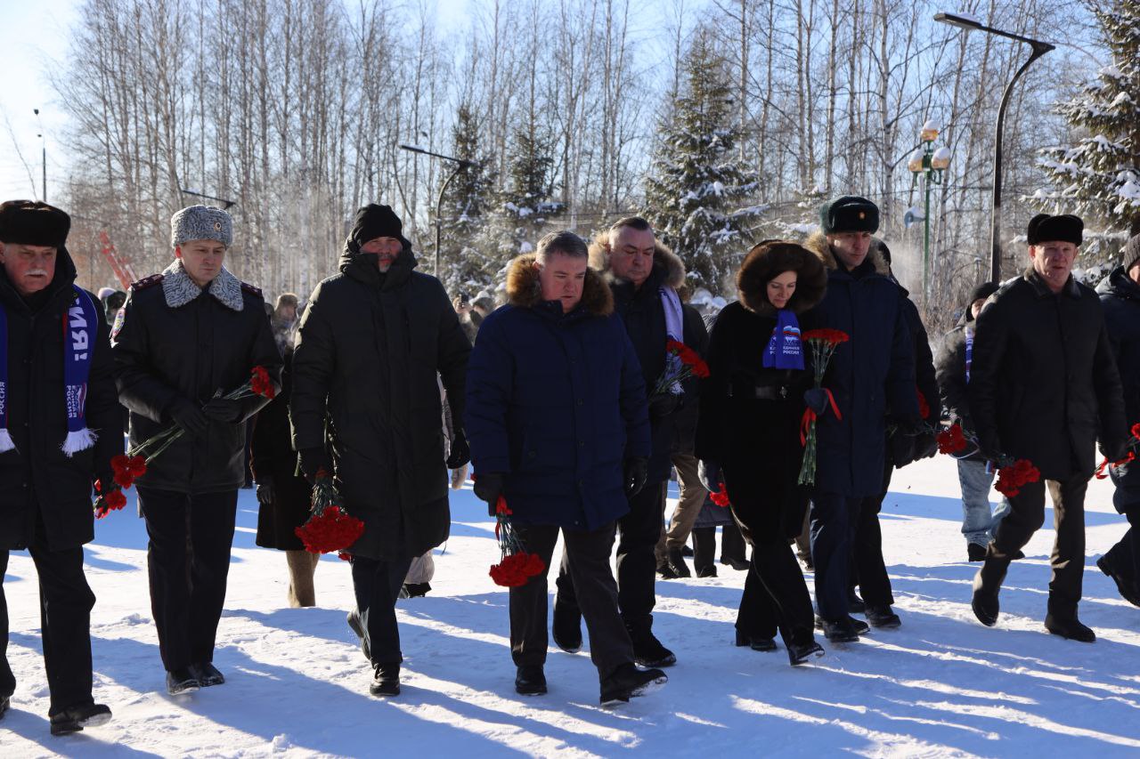 Дмитрий Кощенко: В День защитника Отечества с волнением и безграничной благодарностью принял участие в церемонии возложения цветов к мемориалу «Воинам-землякам, погибшим в годы Великой Отечественной войны» Дмитрий Кощенко: В День защитника Отечества с волнением и безграничной благодарностью принял участие в церемонии возложения цветов к мемориалу «Воинам-землякам, погибшим в годы Великой Отечественной войны»