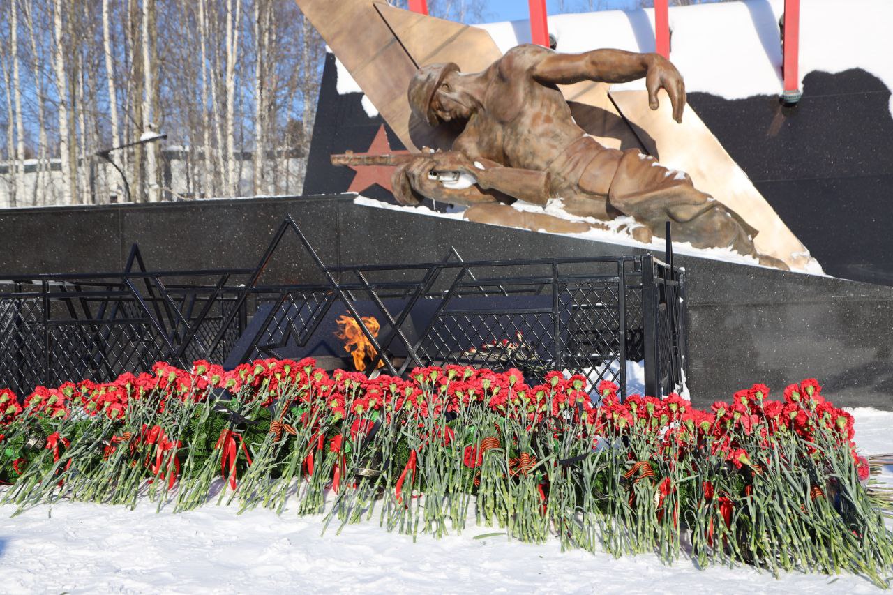 Дмитрий Кощенко: В День защитника Отечества с волнением и безграничной благодарностью принял участие в церемонии возложения цветов к мемориалу «Воинам-землякам, погибшим в годы Великой Отечественной войны» Дмитрий Кощенко: В День защитника Отечества с волнением и безграничной благодарностью принял участие в церемонии возложения цветов к мемориалу «Воинам-землякам, погибшим в годы Великой Отечественной войны»