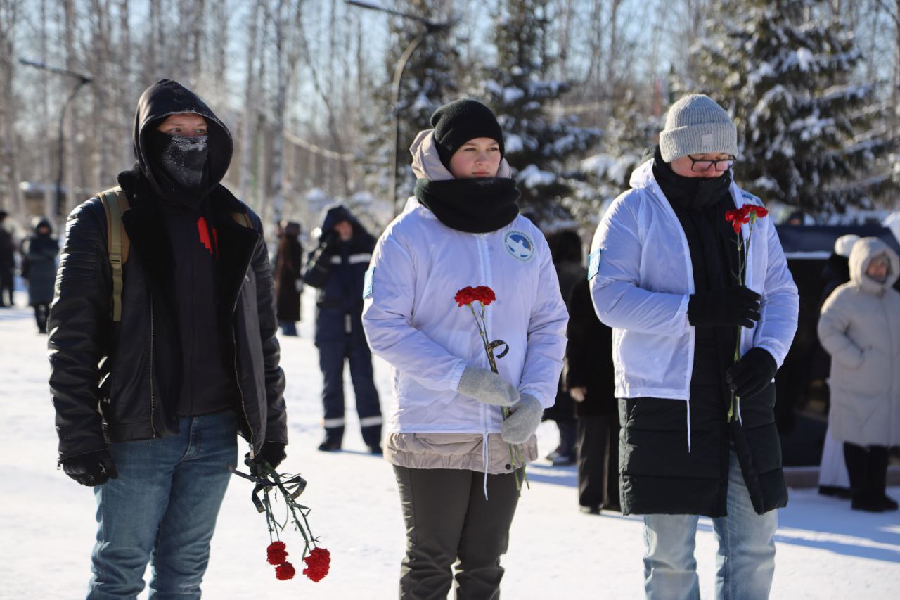 Дмитрий Кощенко: В День защитника Отечества с волнением и безграничной благодарностью принял участие в церемонии возложения цветов к мемориалу «Воинам-землякам, погибшим в годы Великой Отечественной войны» Дмитрий Кощенко: В День защитника Отечества с волнением и безграничной благодарностью принял участие в церемонии возложения цветов к мемориалу «Воинам-землякам, погибшим в годы Великой Отечественной войны»