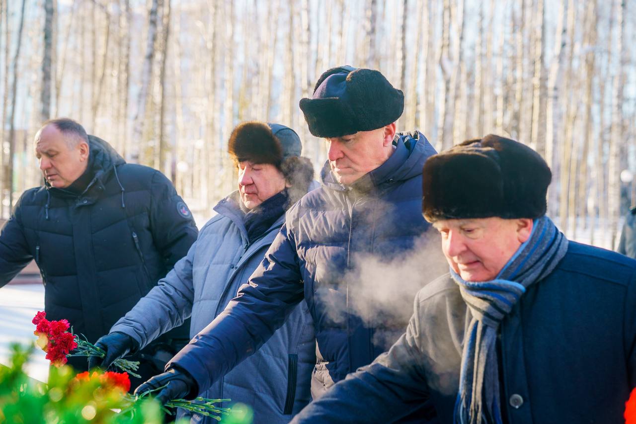 Югорчане почтили память защитников Отечества