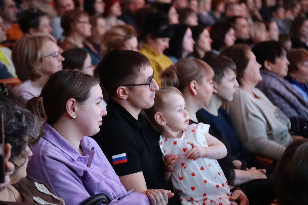 Дмитрий Кощенко: С особым чувством посетил торжественный концерт во Дворце Искусств под названием «Есть такая профессия», посвященный Дню защитника Отечества Дмитрий Кощенко: С особым чувством посетил торжественный концерт во Дворце Искусств под названием «Есть такая профессия», посвященный Дню защитника Отечества