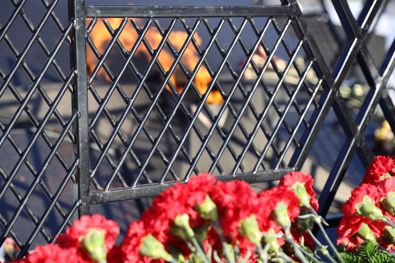 Дмитрий Кощенко: В День защитника Отечества с волнением и безграничной благодарностью принял участие в церемонии возложения цветов к мемориалу «Воинам-землякам, погибшим в годы Великой Отечественной войны» Дмитрий Кощенко: В День защитника Отечества с волнением и безграничной благодарностью принял участие в церемонии возложения цветов к мемориалу «Воинам-землякам, погибшим в годы Великой Отечественной войны»