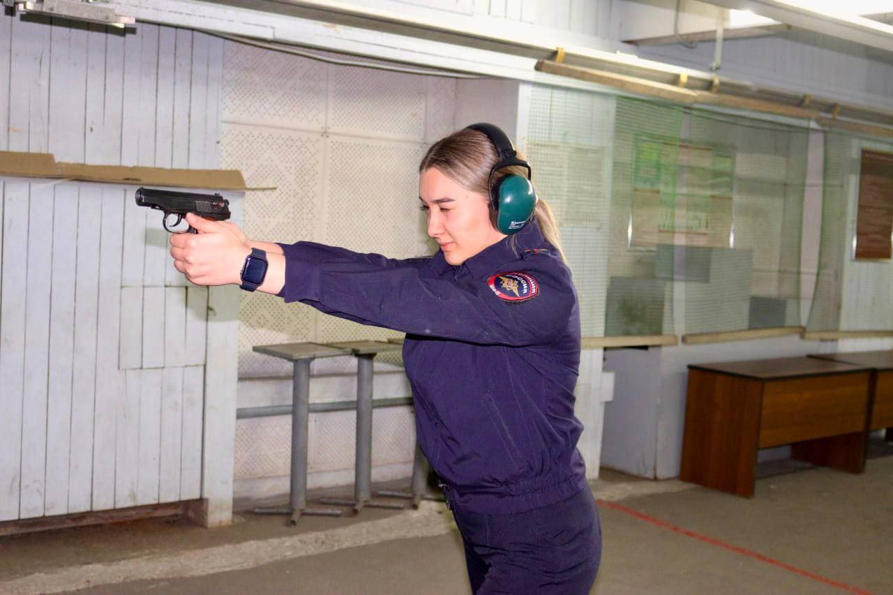 В Ханты-Мансийске прошли окружные соревнования по стрельбе среди сотрудников полиции