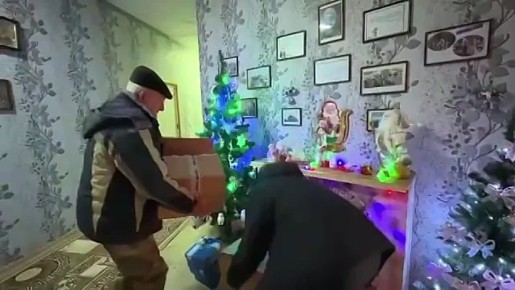 Больше, чем волонтёр. Она начинала с пятнадцати человек и нескольких коробок помощи