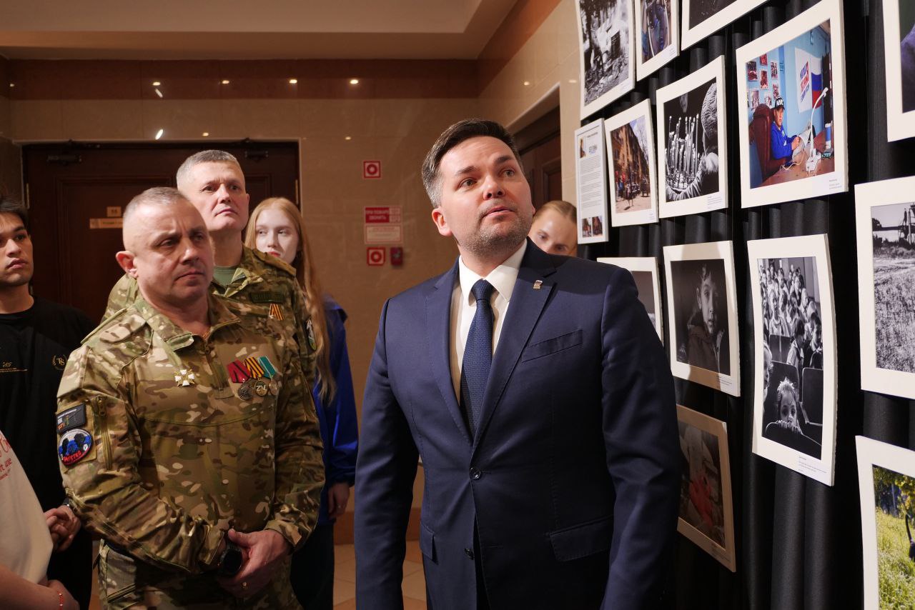 Денис Григорюк: В годовщину начала СВО в Сургуте прошла презентация выставки "Дети войны Денис Григорюк: В годовщину начала СВО в Сургуте прошла презентация выставки "Дети войны