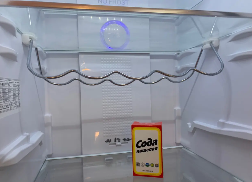 Как справиться с неприятным запахом в холодильнике?