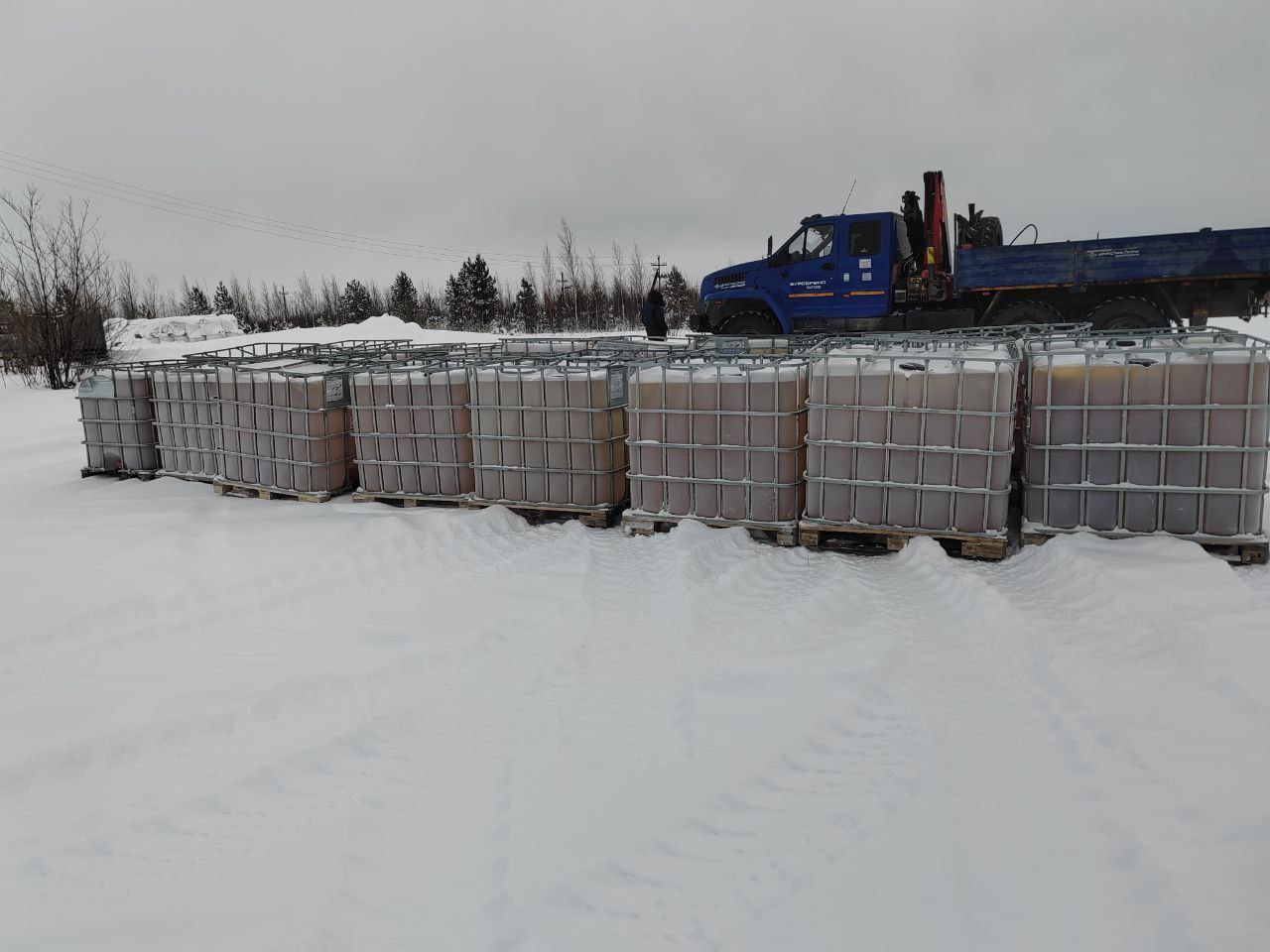 Полицейские Югры по следу обуви раскрыли кражу 20 тонн базового масла с буровой площадки Полицейские Югры по следу обуви раскрыли кражу 20 тонн базового масла с буровой площадки