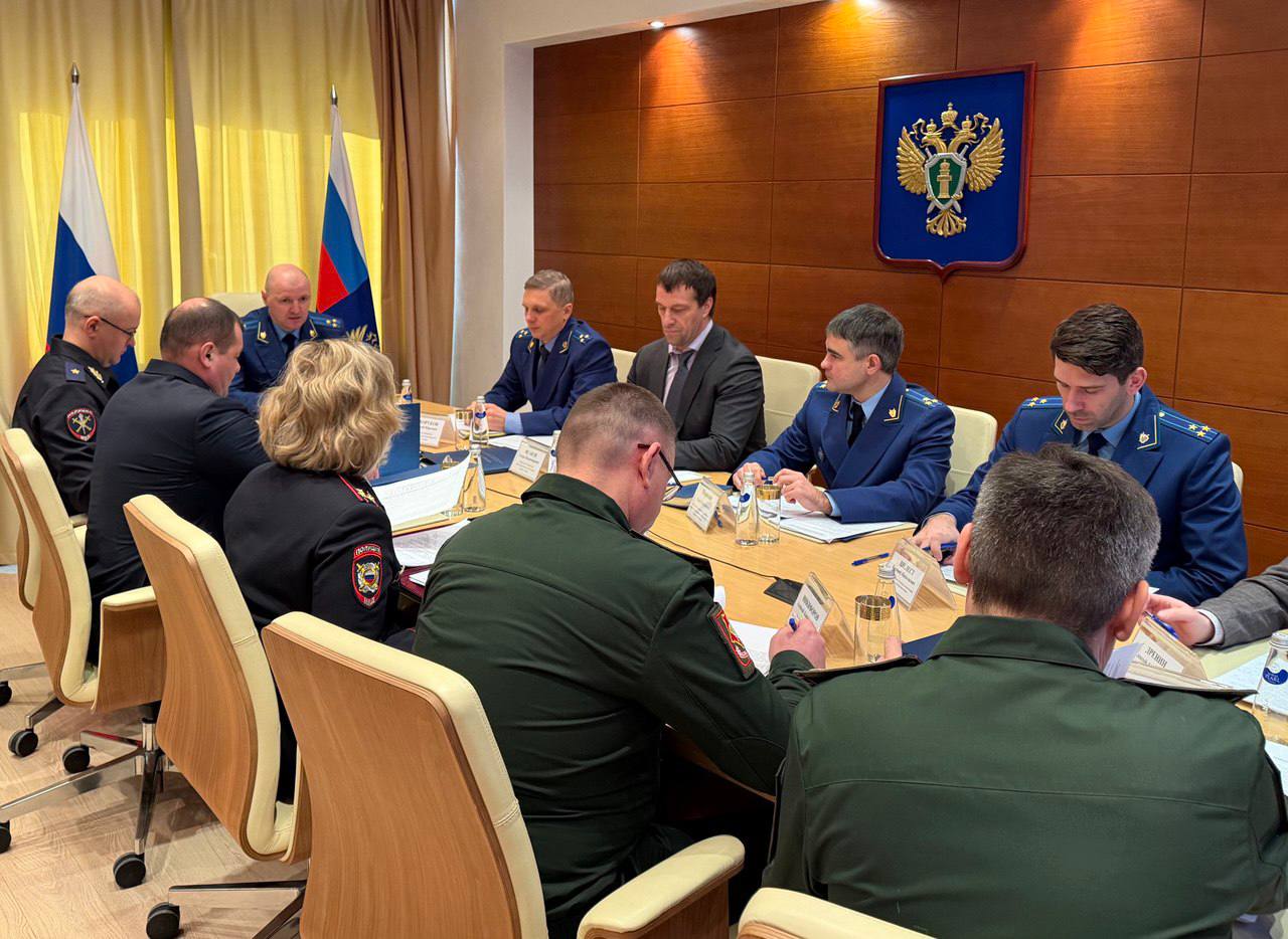 В прокуратуре округа проведено заседание межведомственной рабочей группы по противодействию незаконной миграции В прокуратуре округа проведено заседание межведомственной рабочей группы по противодействию незаконной миграции