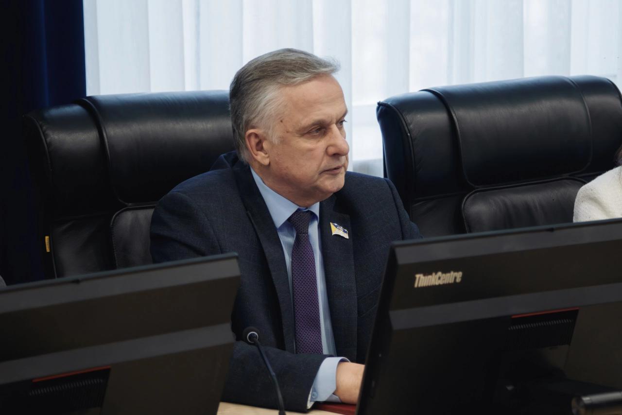 Депутаты отдали главную городскую награду депутату