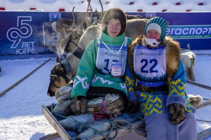 Больше ярких фотографий с гонок на оленьих упряжках в нашем фотоальбоме!