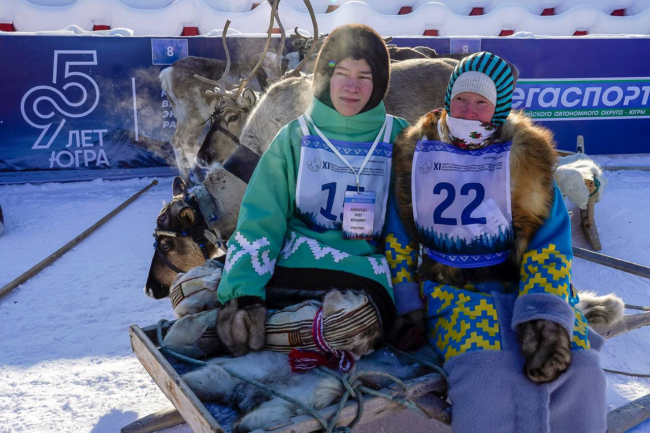 Больше ярких фотографий с гонок на оленьих упряжках в нашем фотоальбоме!