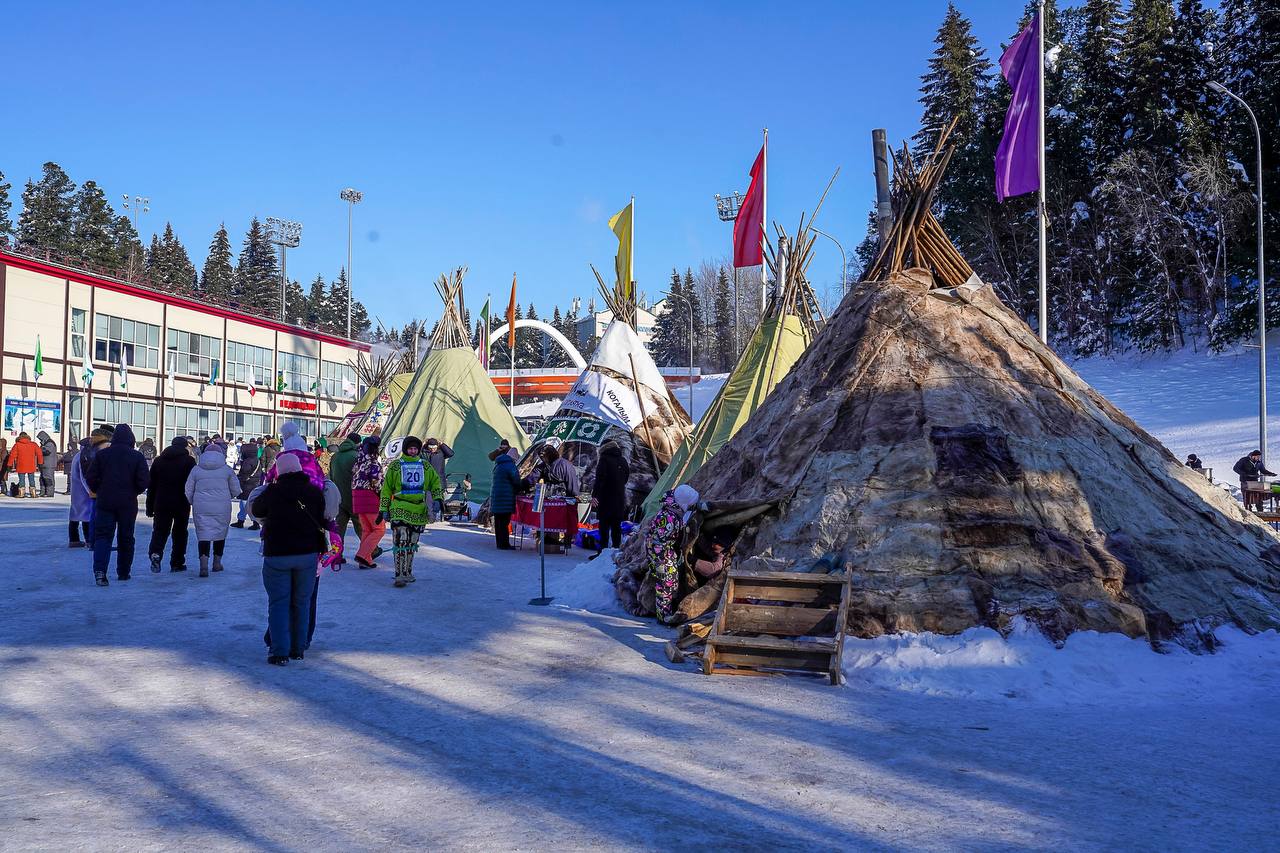 Больше ярких фотографий с гонок на оленьих упряжках в нашем фотоальбоме! Больше ярких фотографий с гонок на оленьих упряжках в нашем фотоальбоме!