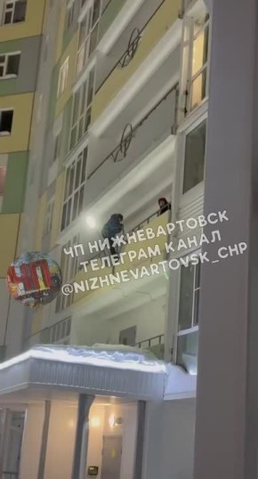 Дерзкие и бессмертные зумеры устроили опасные игры на балконе