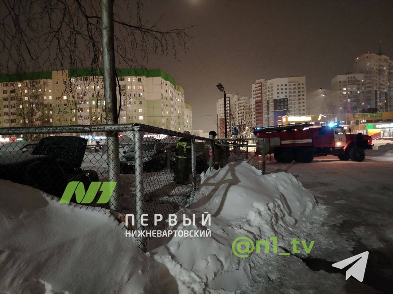 На Хантах пожар. Сгорела машина